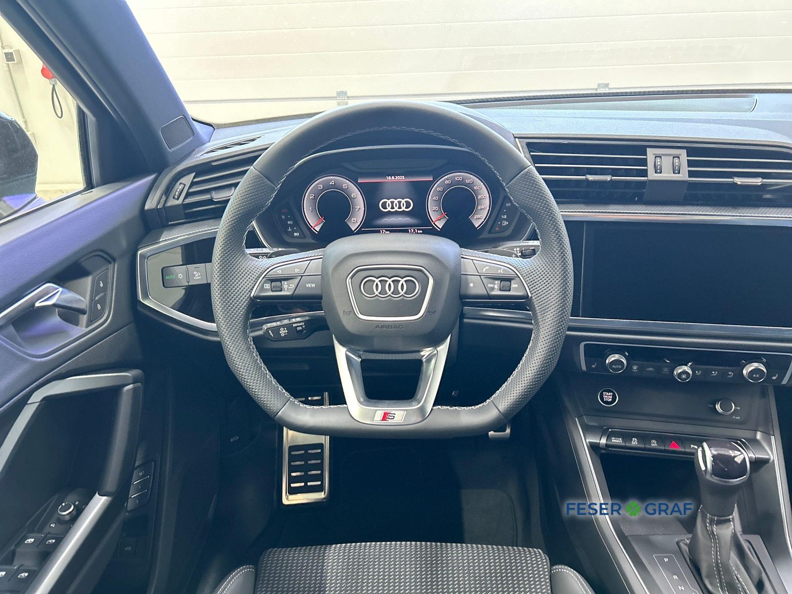 Audi Q3 S line 40 TFSI qu. AHK Pano RFK ACC Keyless