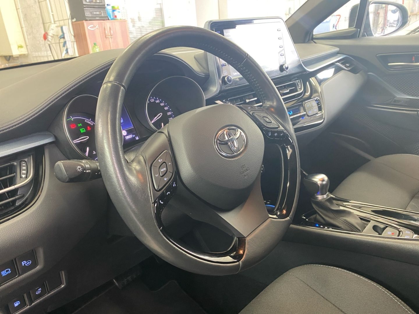 Toyota C-HR 2.0 Hybrid - Samsaru's Car Outlet
