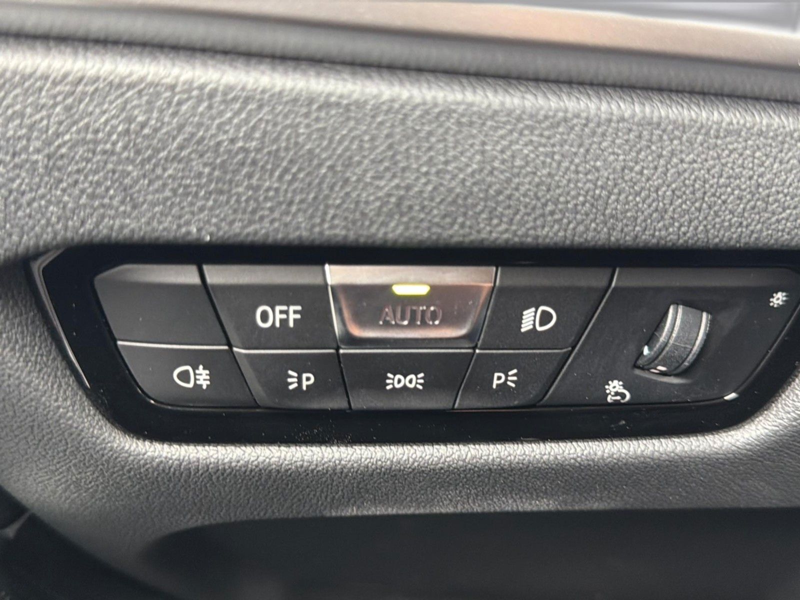BMW 320i Touring M-Sport ACC AHK HiFi HUD 360° FL2