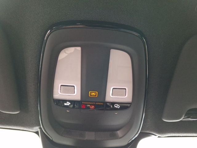 Volvo XC40 B3 Core AHK Allwetterreifen Navi Klimaautom