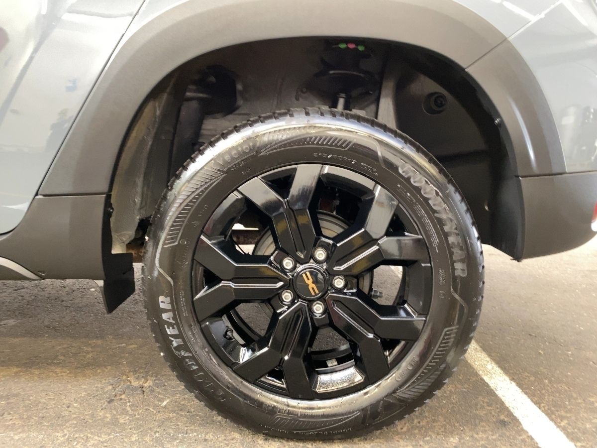 Dacia Duster EXTREME 4WD TCe 140 - Samsaru's Car Outlet