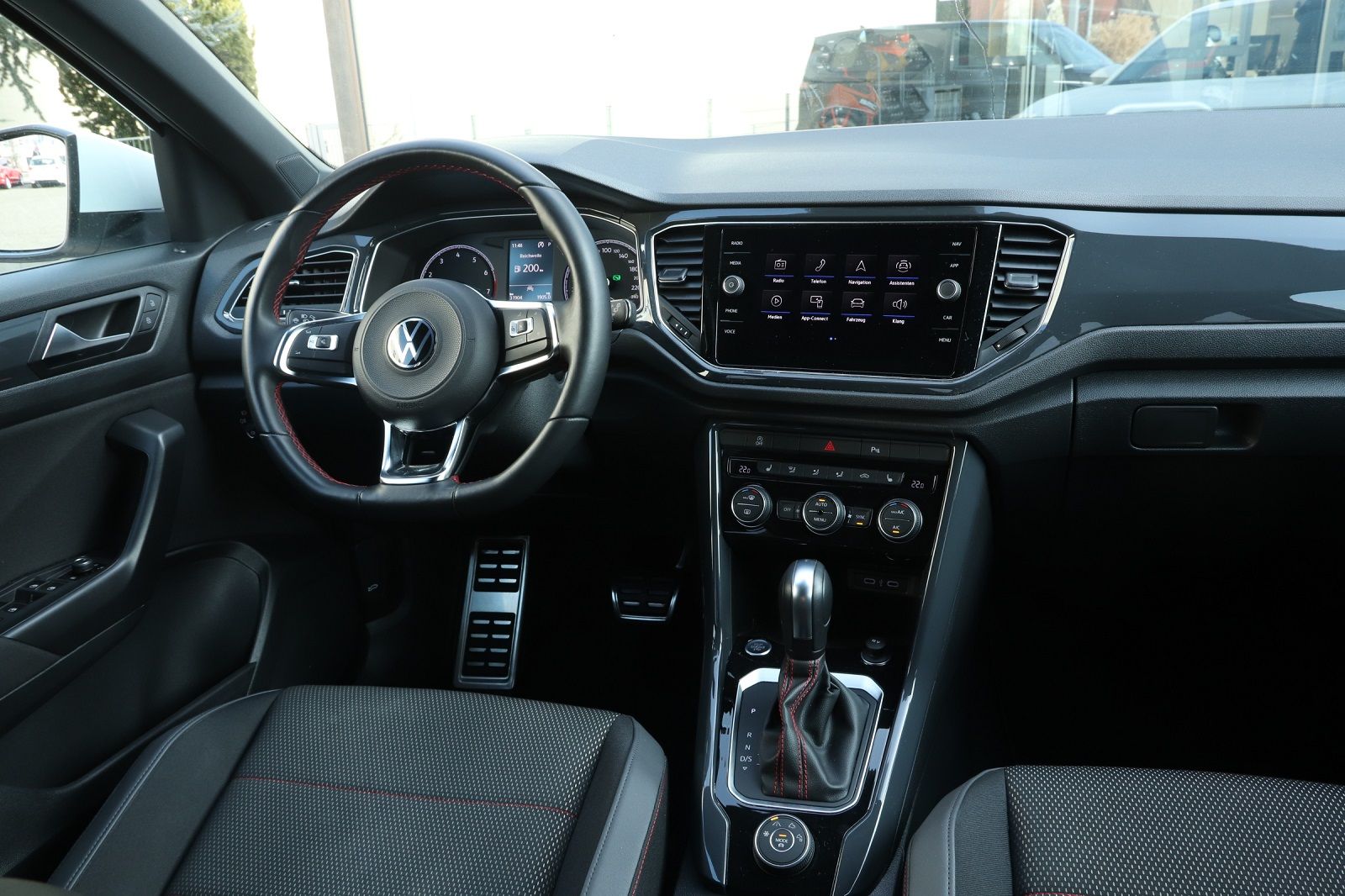 Volkswagen T-Roc 2.0 TSI Sport 4Motion - Samsaru's Car Outlet