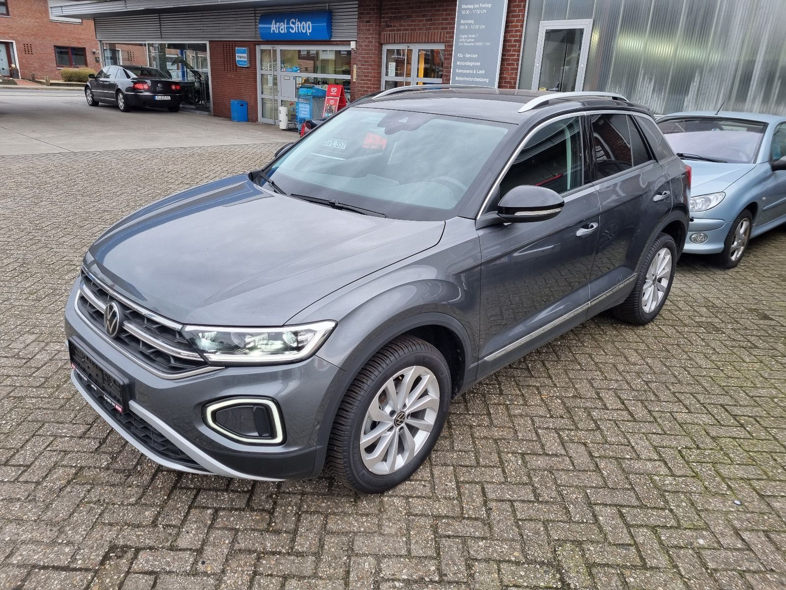 Volkswagen T-Roc Style - Samsaru's Car Outlet