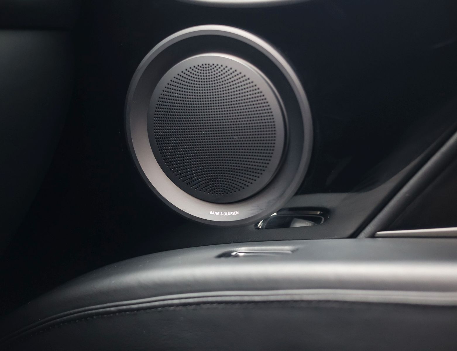 Aston Martin DBS Superleggera 5.2 V12 | B&O - Carbon