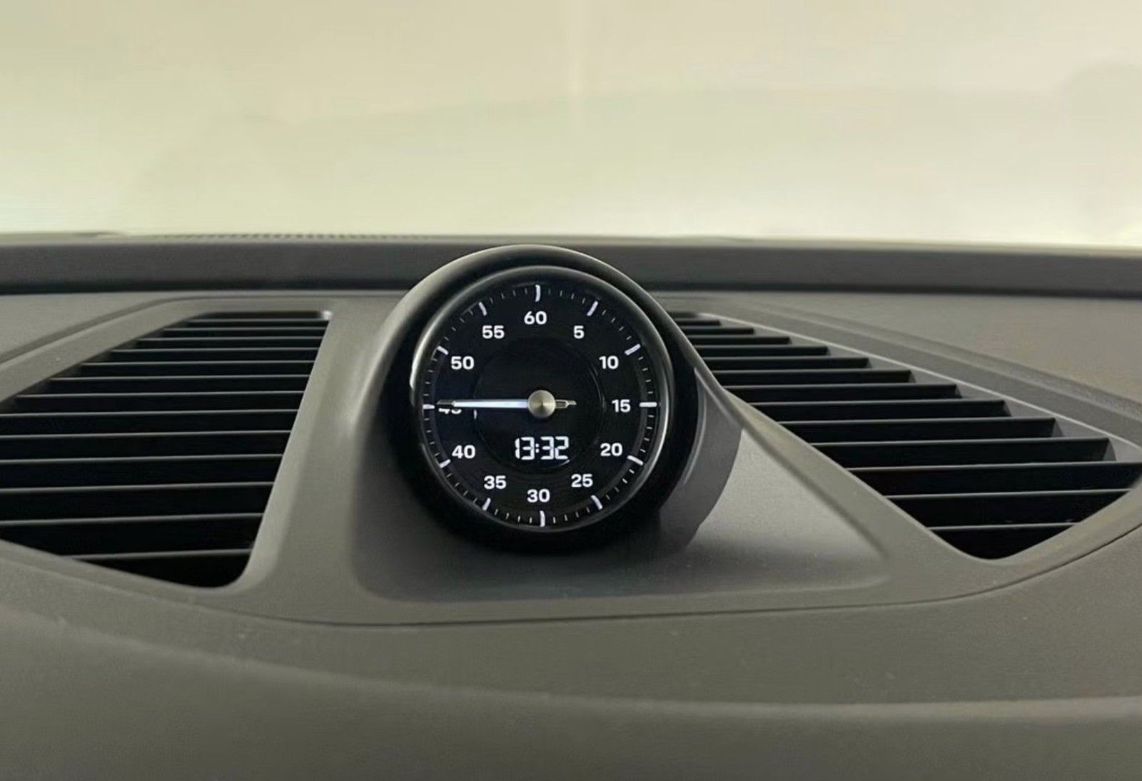 Porsche Macan Electric 4