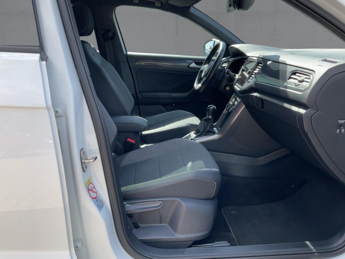 Volkswagen T-Roc 1.5 TSI R-LINE - Samsaru's Car Outlet