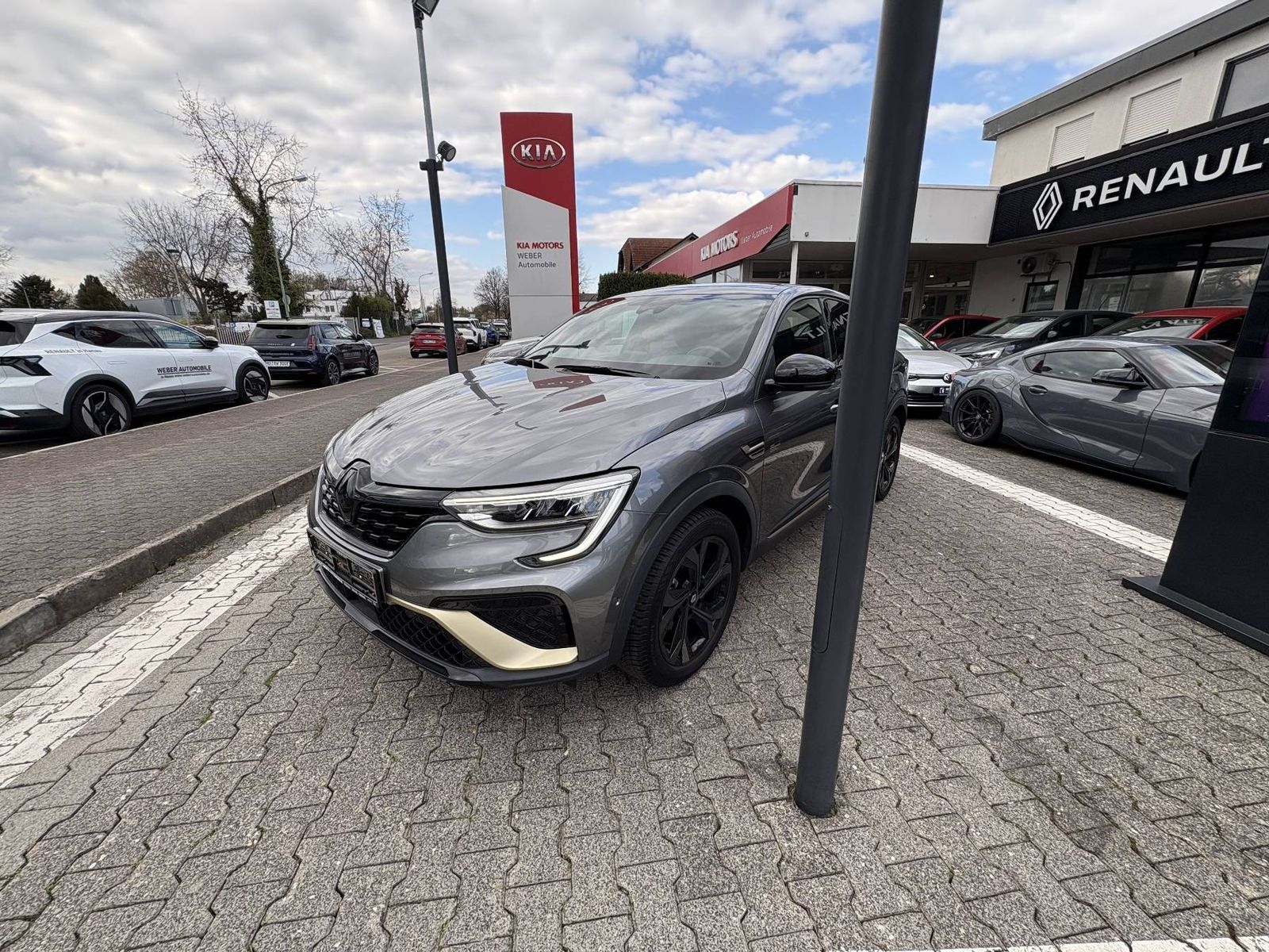Renault Arkana E-Tech Hybrid TCe 145 Engineered - Samsaru's Car Outlet