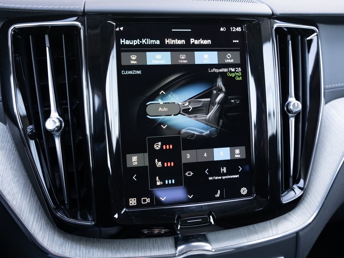 Volvo XC60 Inscription B5 Geartronic - Samsaru's Car Outlet