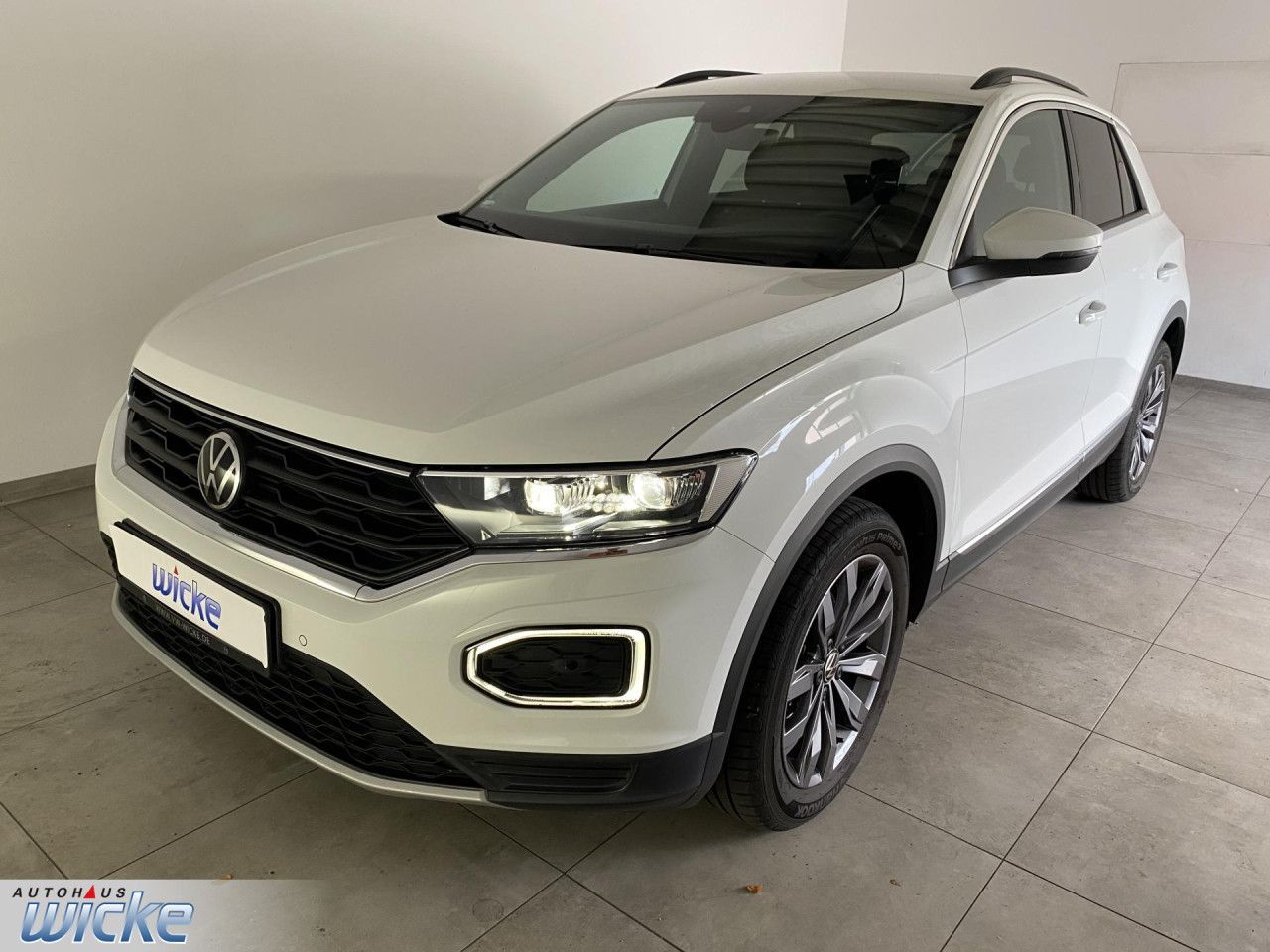 Volkswagen T-Roc 1.5 TSI DSG Sport - Samsaru's Car Outlet