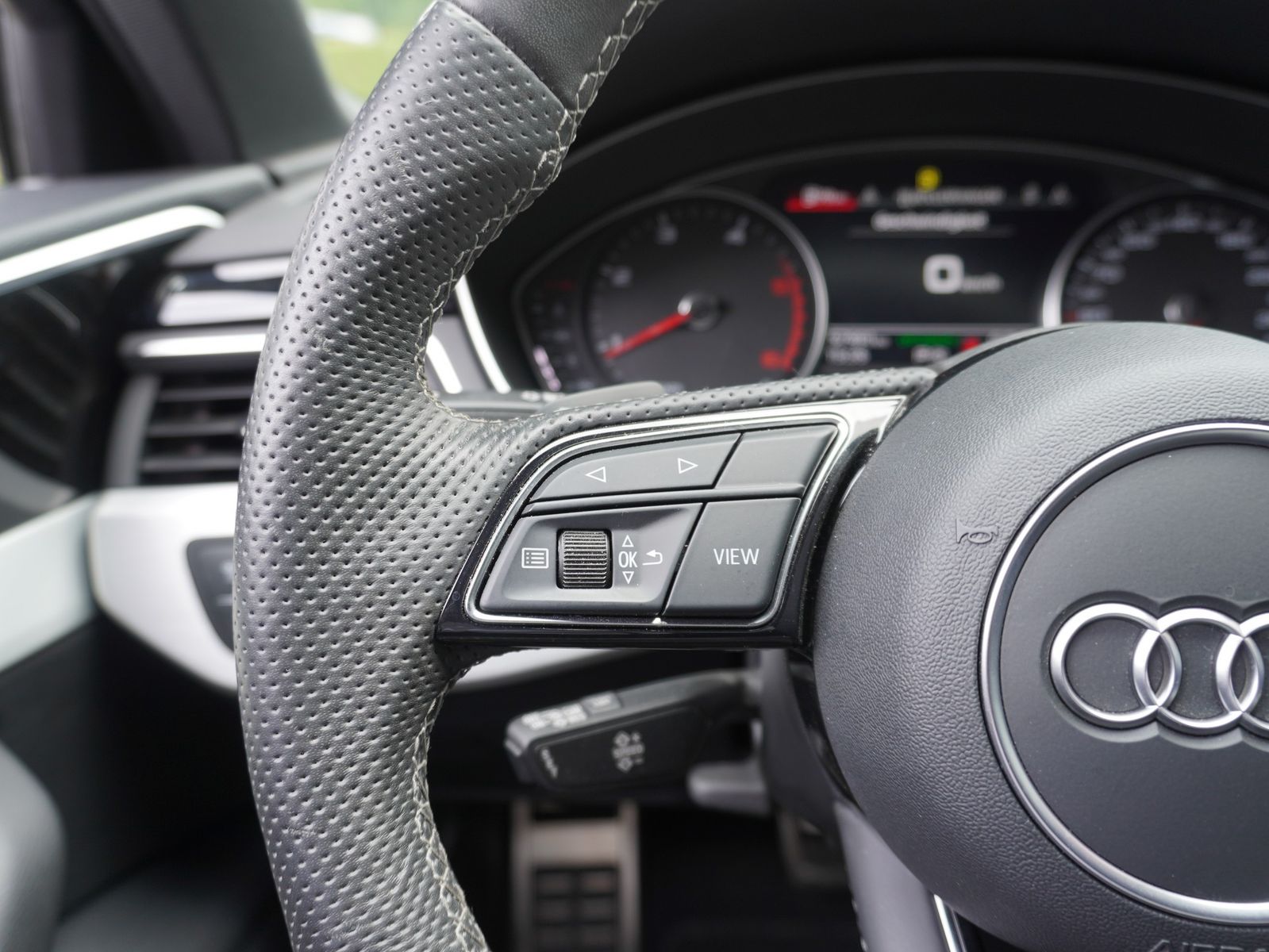Audi A4 2.0 TDI 35 S-Line - Samsaru's Car Outlet