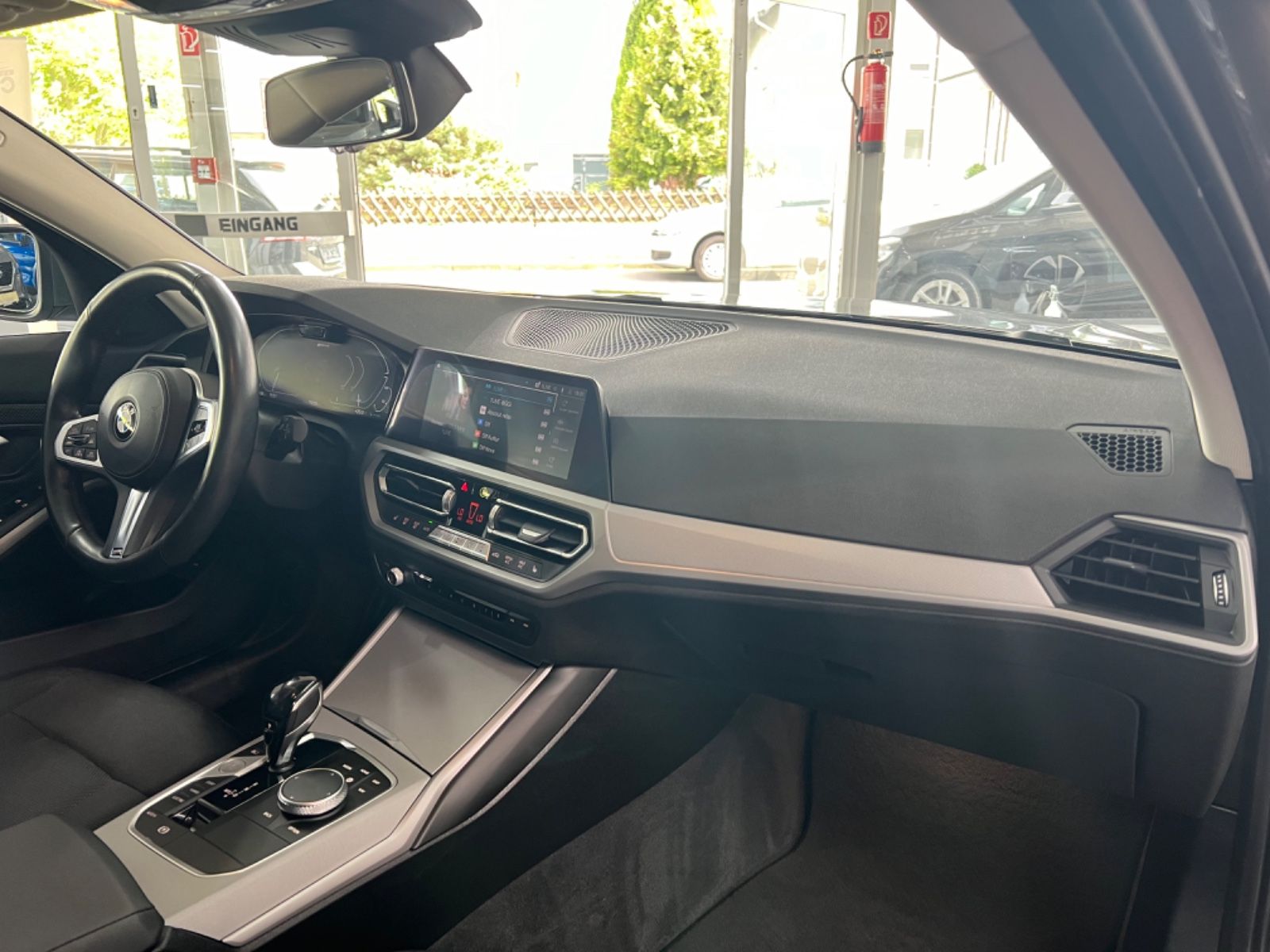 BMW 330 e Touring Advantage - Samsaru's Car Outlet