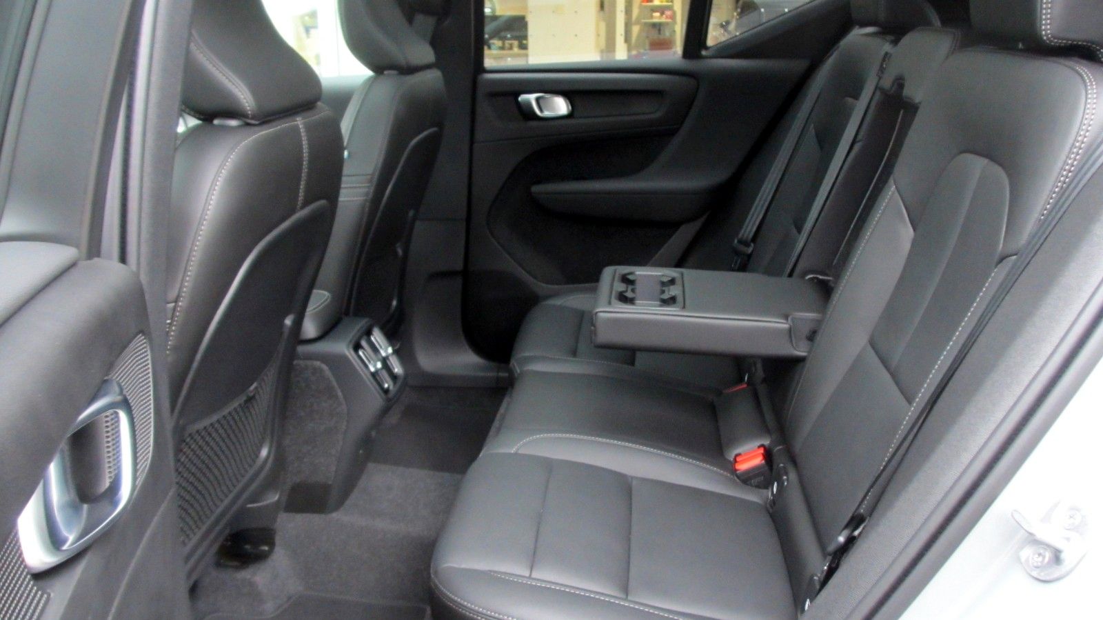 Volvo XC40 B3 Plus Dark 2WD +LEDER+PANO+360°+PIXEL+AHK