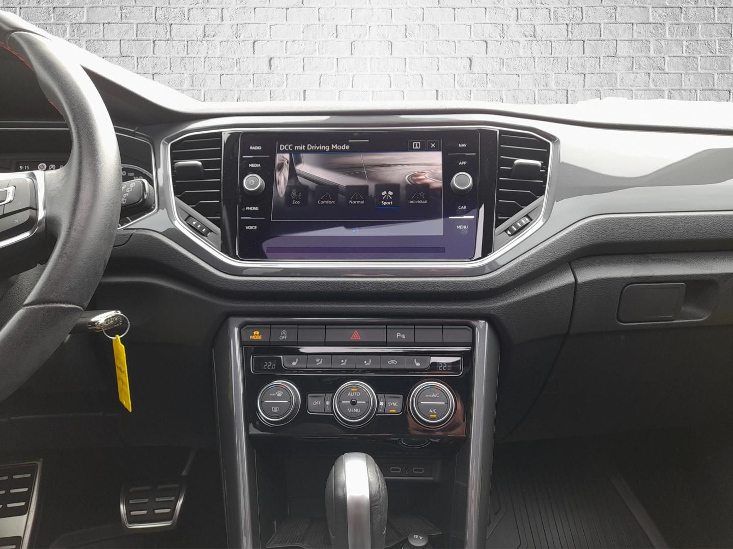 Volkswagen T-Roc Sport 1.5 TSI DSG - Samsaru's Car Outlet
