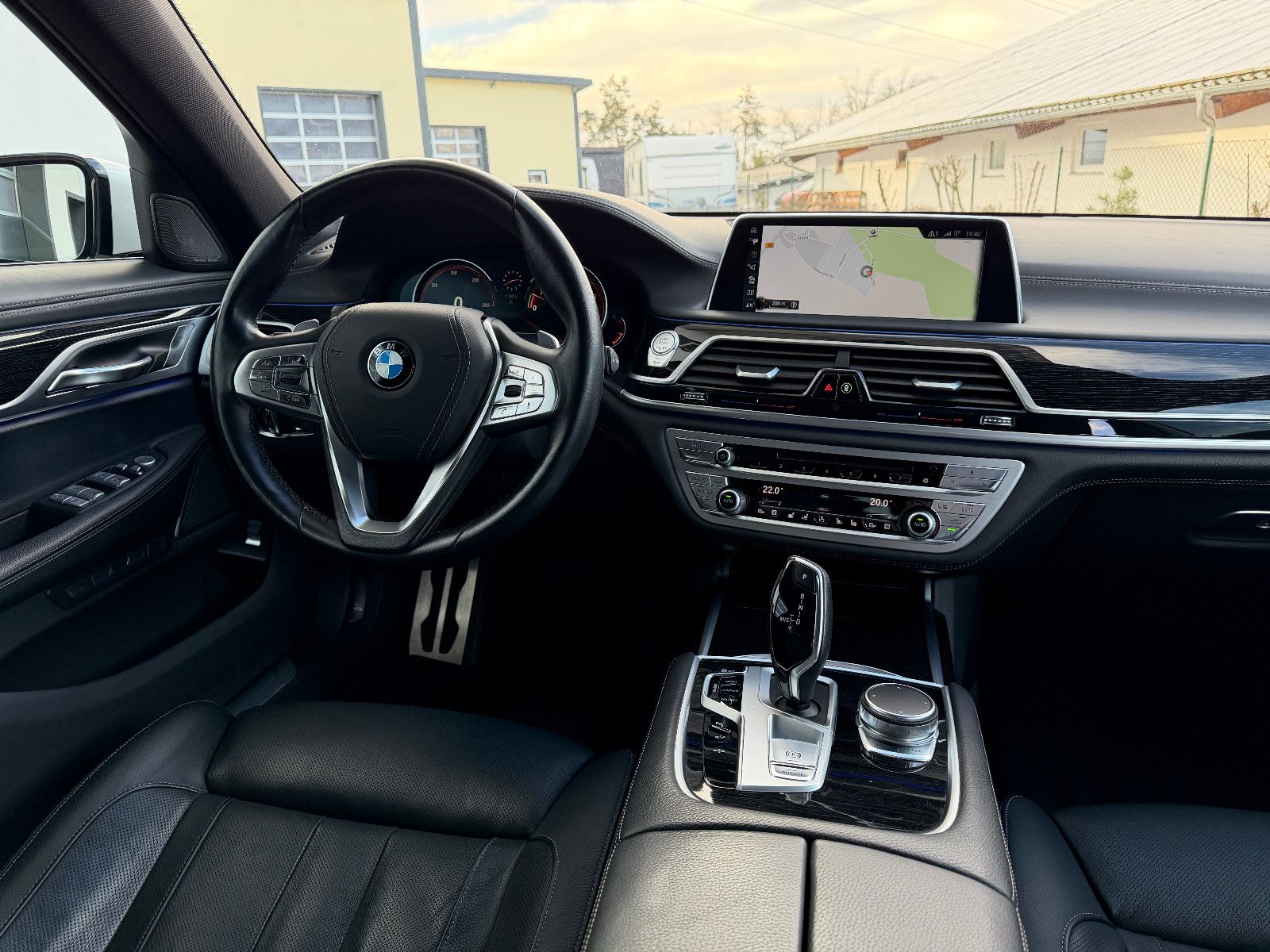 BMW 750ixDrive M-SPORT/MASSAGE/AHK/NIGHTV./LASER/H&K