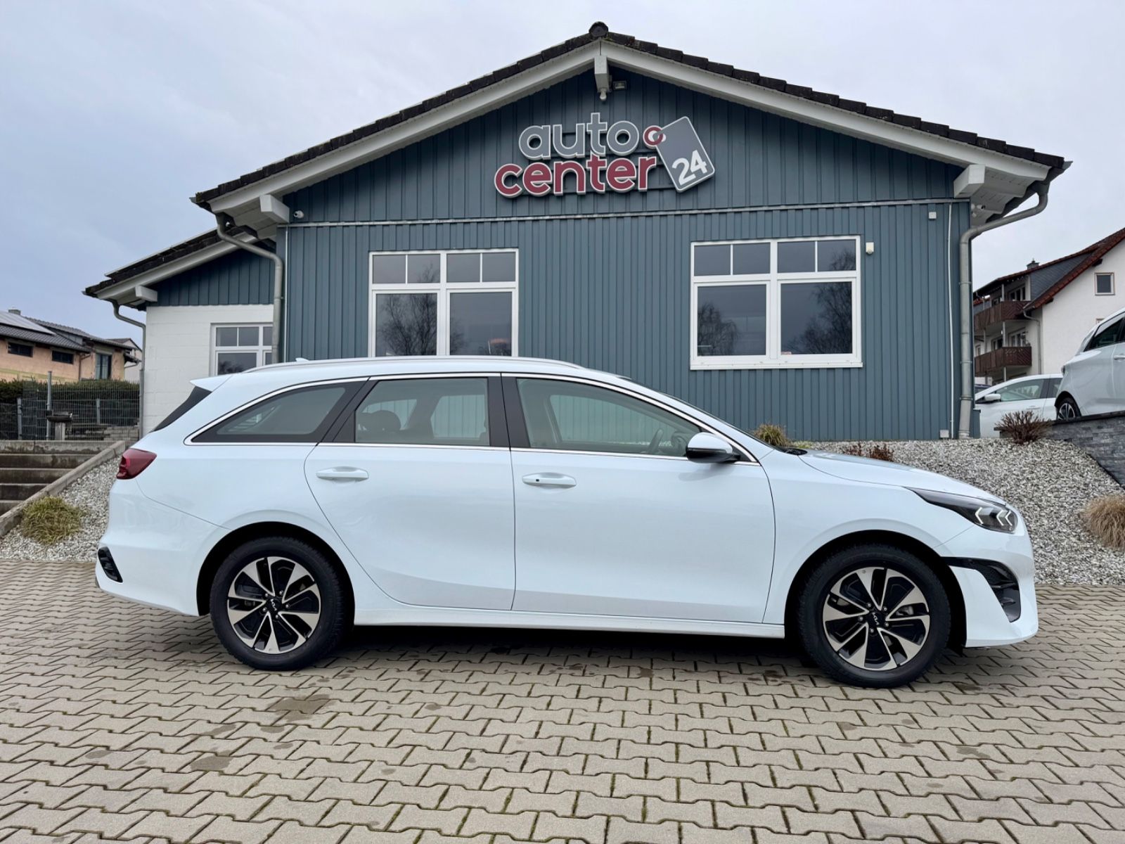 Kia cee'd - Samsaru's Car Outlet