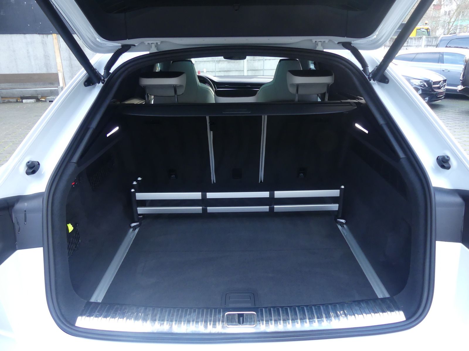 Audi RSQ8 4.0 TFSI Quattro 23''/NACHTS/HUD/MATRIX/B&O