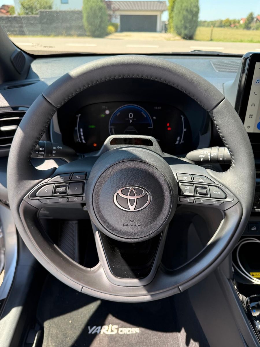 Toyota Yaris Cross Hybrid 4x4 Teamplayer *LED,Kamera*