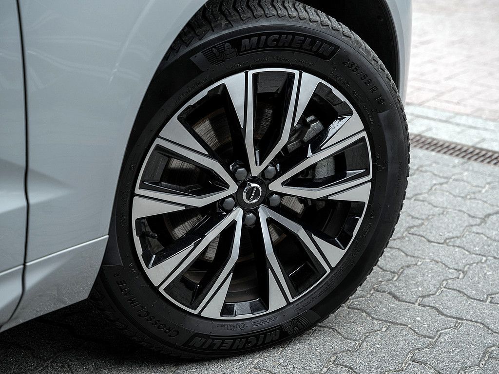 Volvo XC60 B4 Plus Dark LEDER H/K