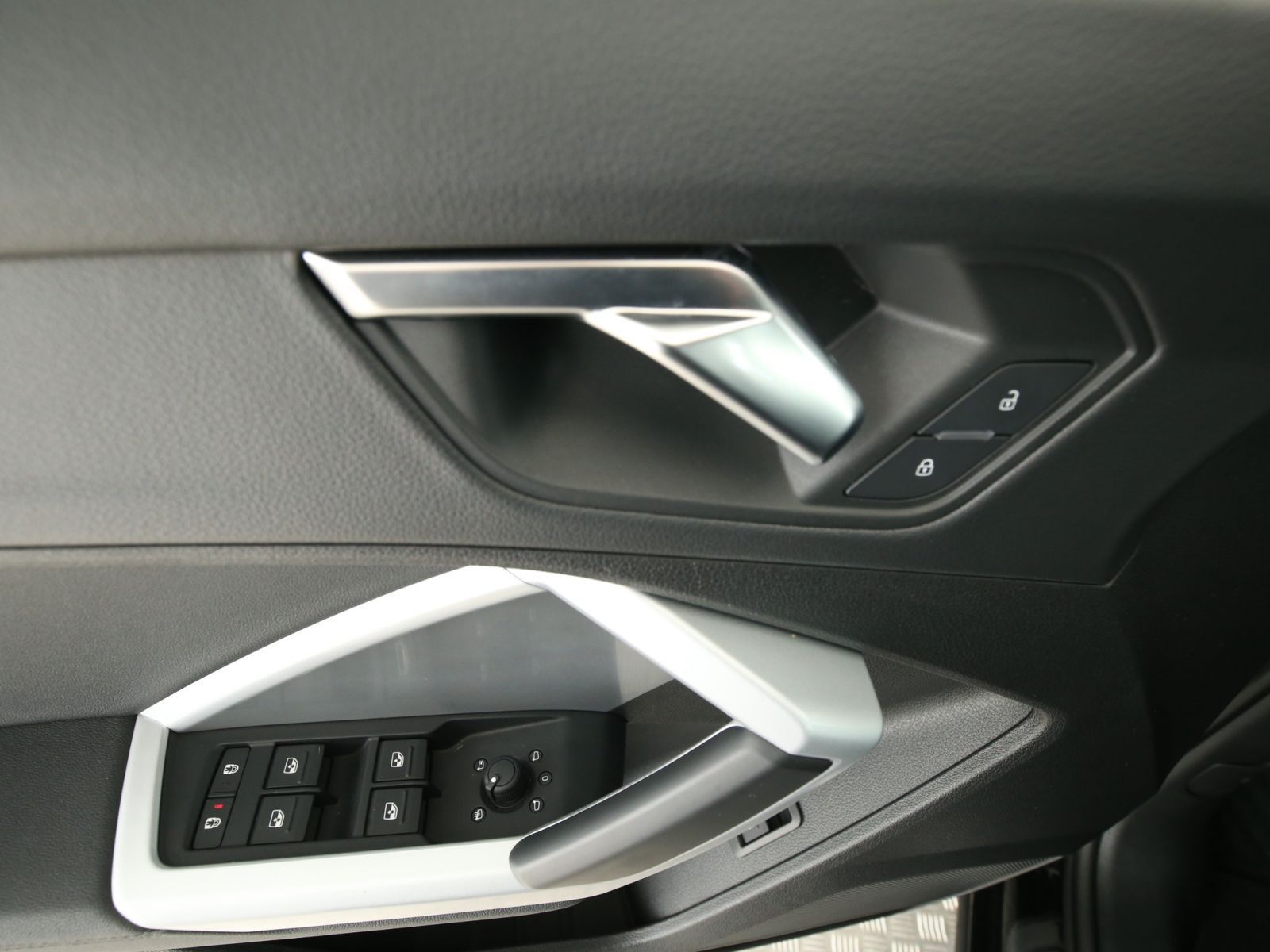 Audi Q3 S line 35 TDI quattro - Samsaru's Car Outlet