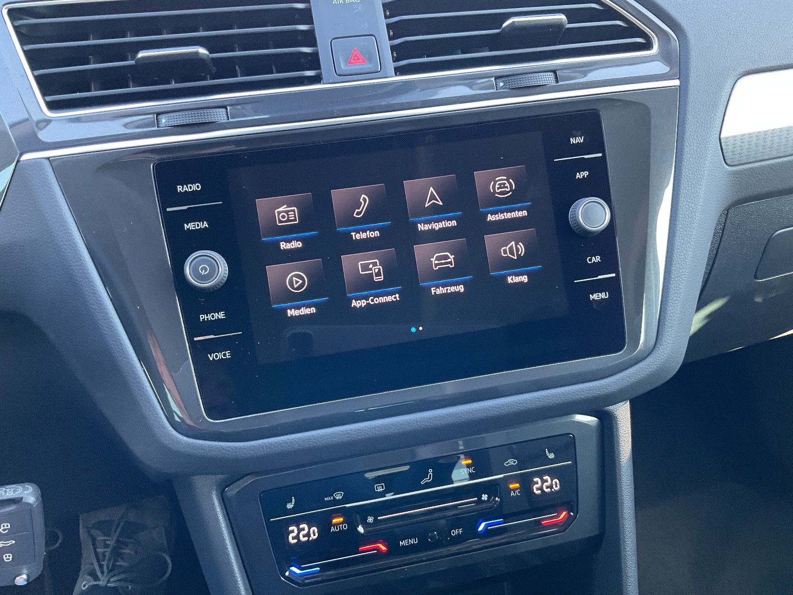 Volkswagen Tiguan Life - Samsaru's Car Outlet