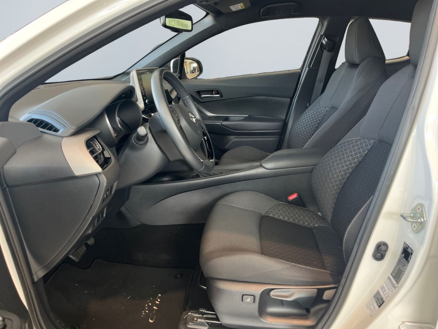 Toyota C-HR 1.8 Hybrid Business-Edition - Samsaru's Car Outlet
