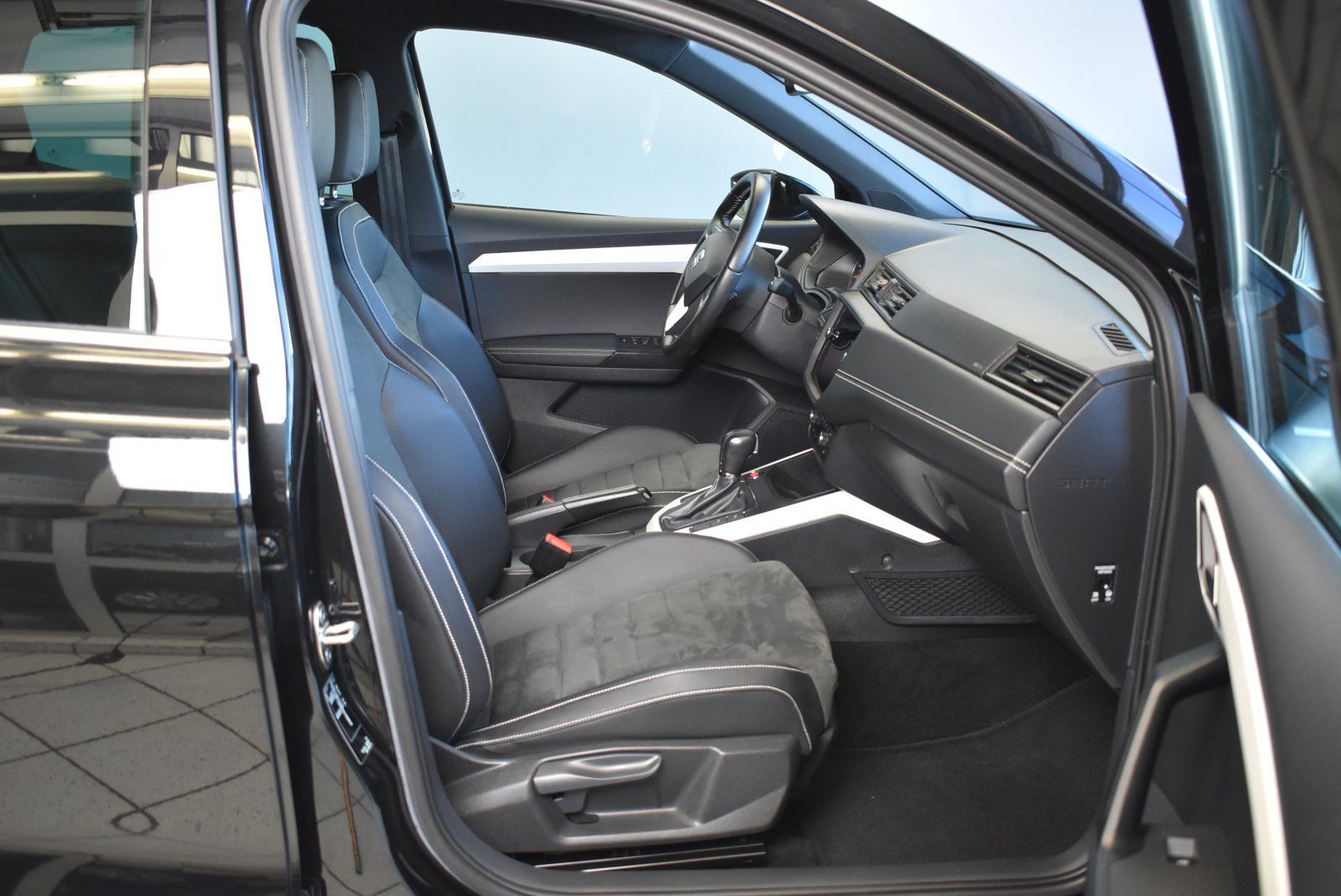 Seat Arona 1.0TSI Xcellence - Samsaru's Car Outlet