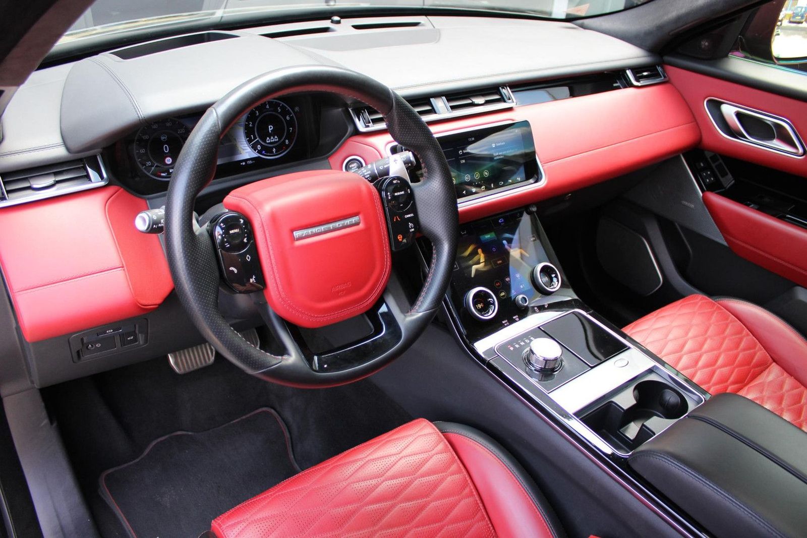Range Rover Velar 5.0 V8 SVAutobiography Dynamic - Samsaru's Car Outlet