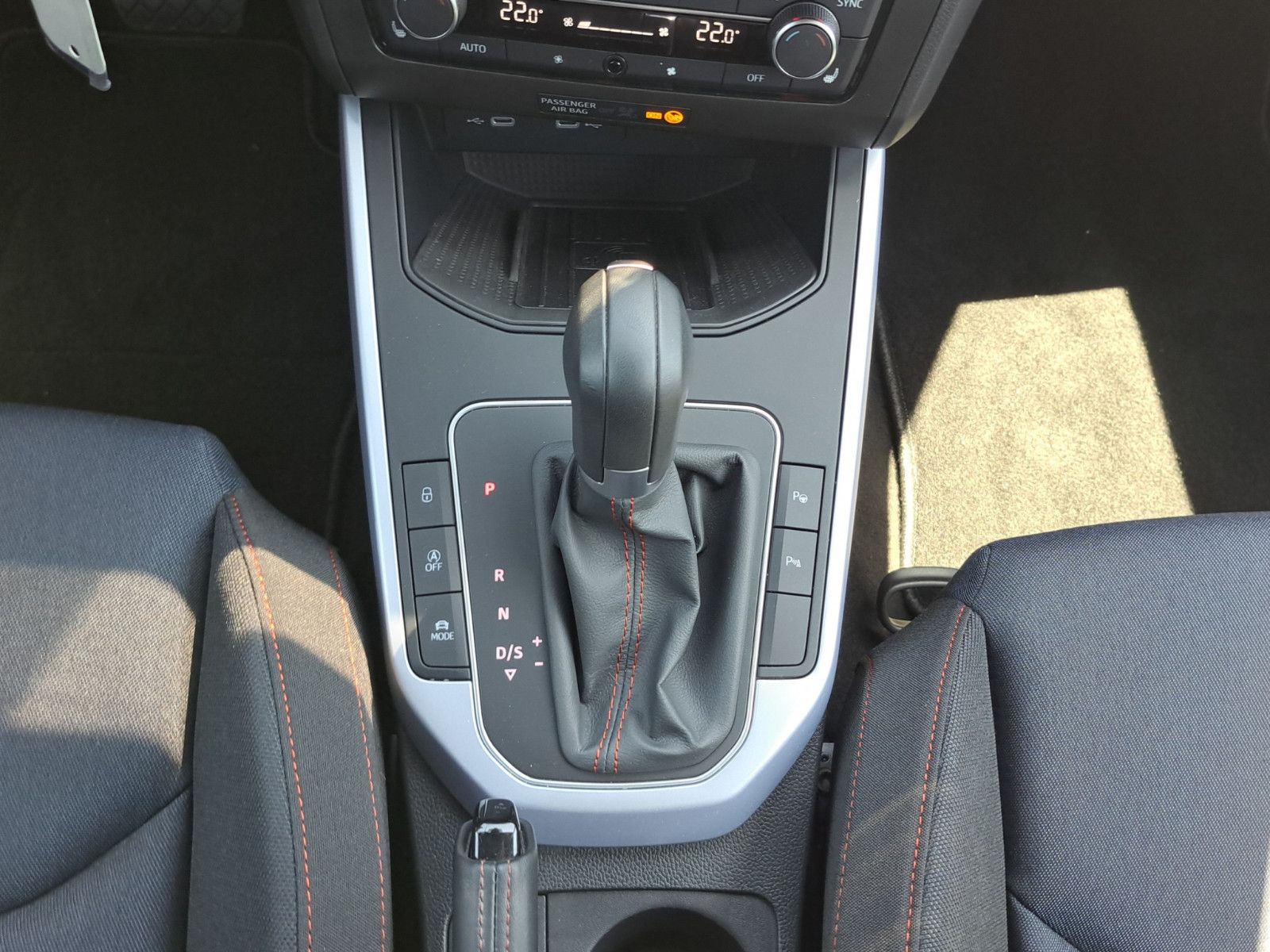 Seat Arona FR 1.5 TSI DSG AHK Navi Voll-LED PDC