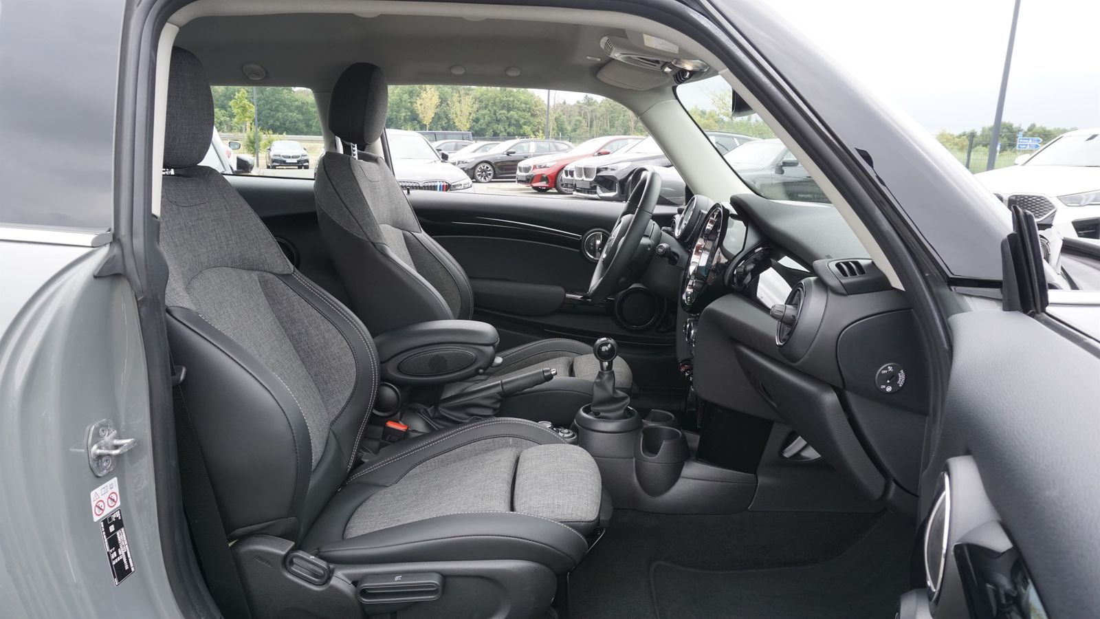 MINI One Hatch - Samsaru's Car Outlet