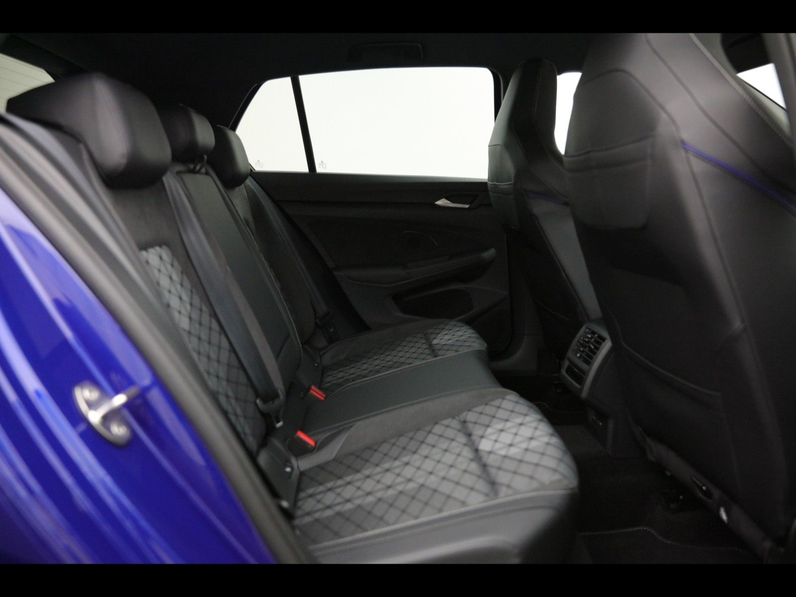 Volkswagen GOLF R-LINE BLACK STYLE 1.5 ETSI DSG Sportpaket