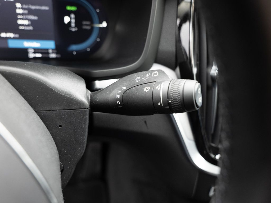 Volvo V60 2.0 Core Recharge Plug-In Hybrid AWD 1.Hand