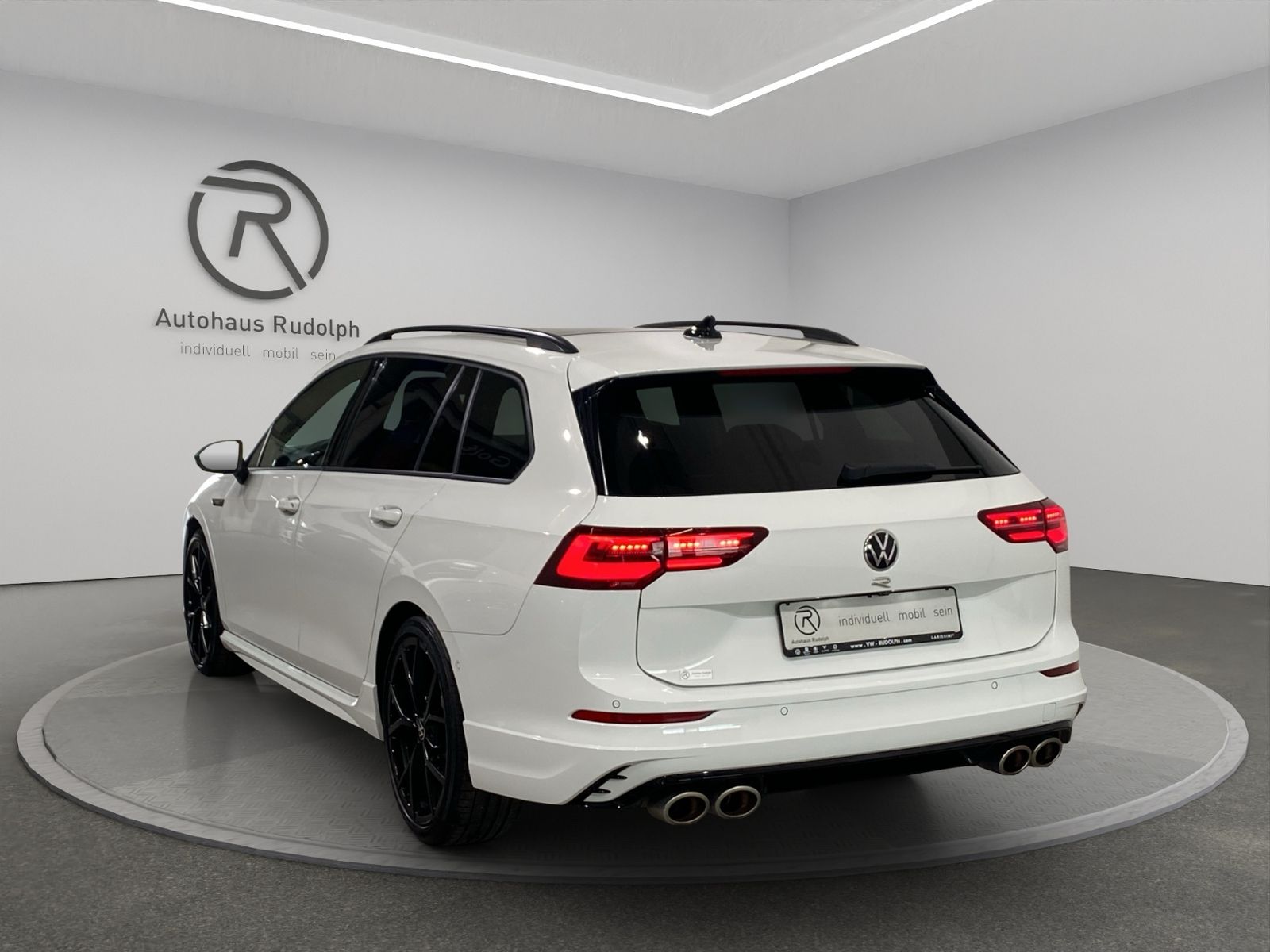 Volkswagen Golf VIII R Variant 2.0 TSI 4Motion DSG "Black S