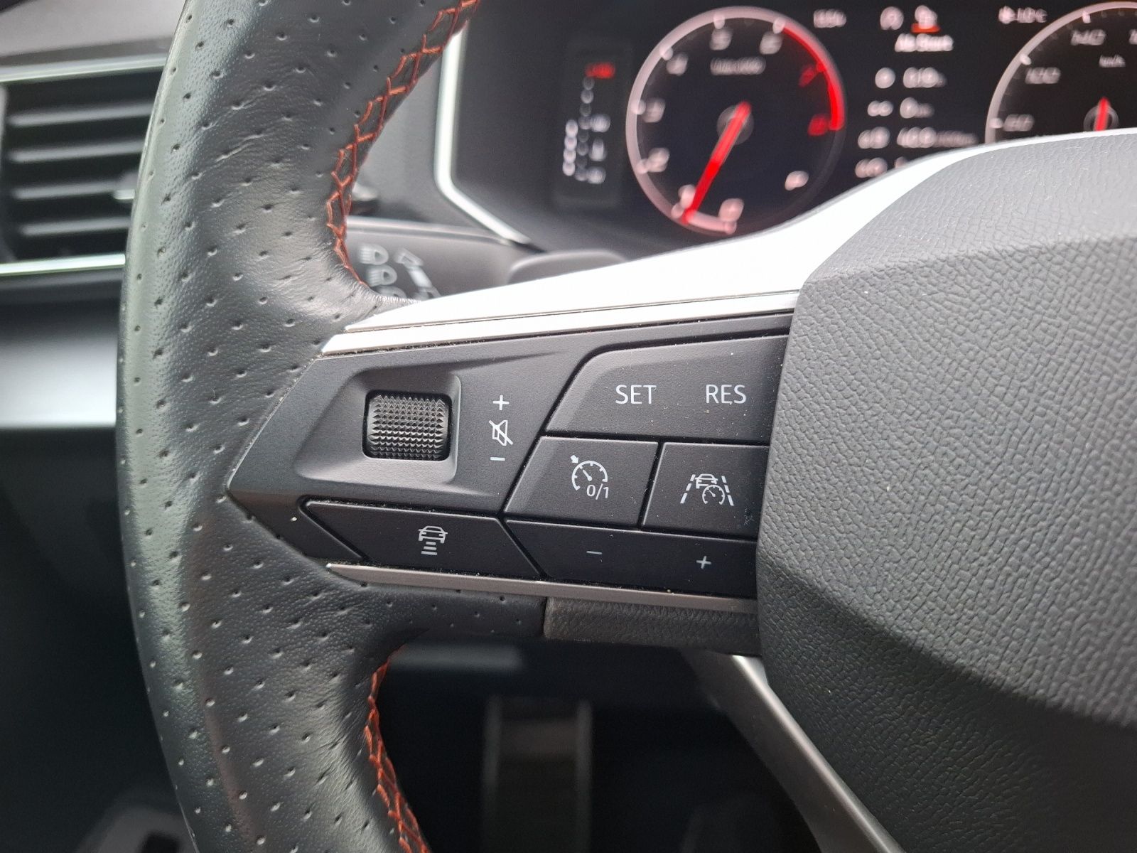 Seat Tarraco TSI FR DSG 4Drive LED AHK Navi AID Pano