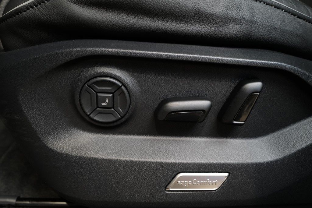 Volkswagen Touareg 3.0TDI R-Line BlackStyle Nachtsicht HuD