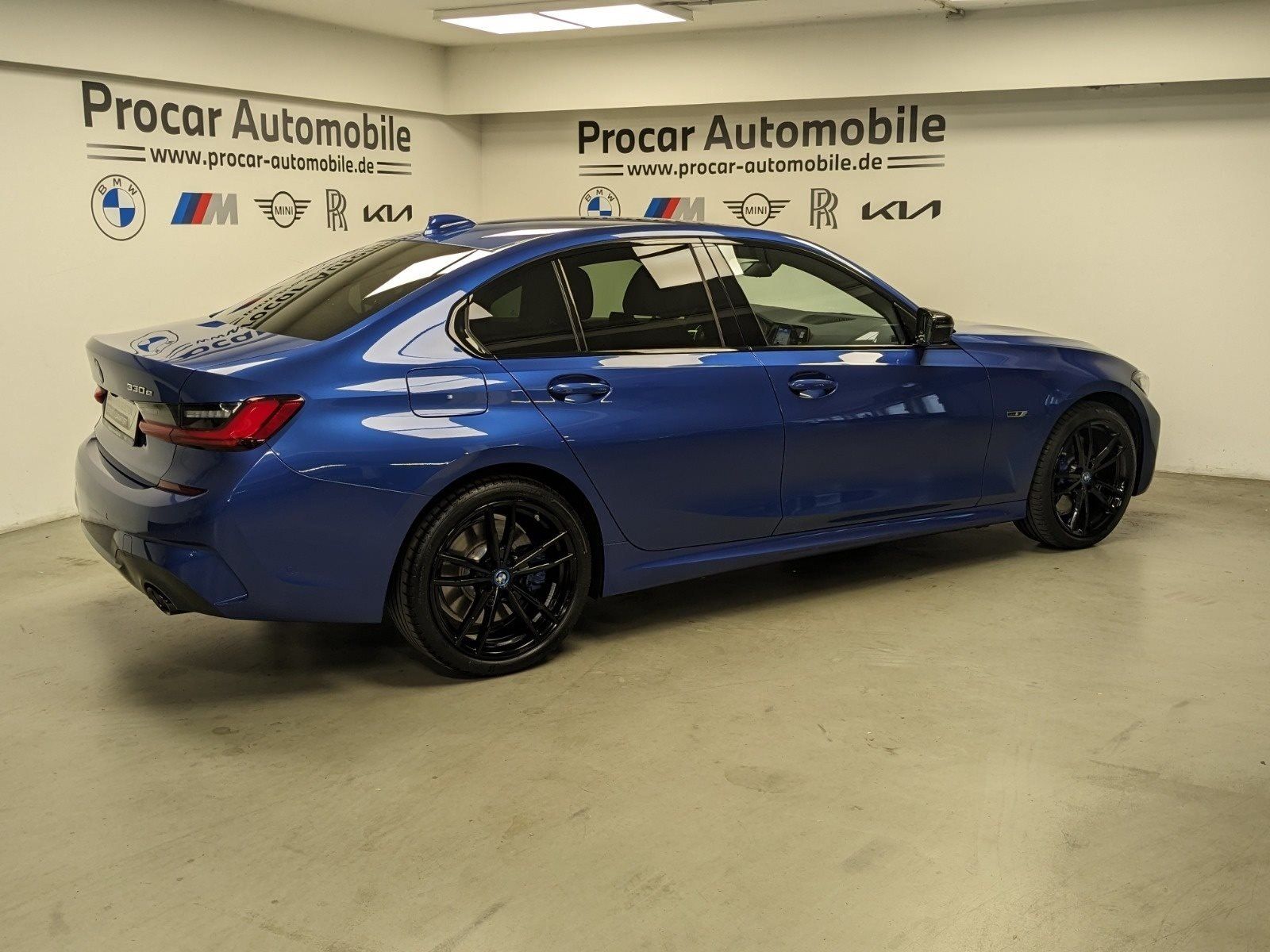 BMW 330e M Sport - Samsaru's Car Outlet