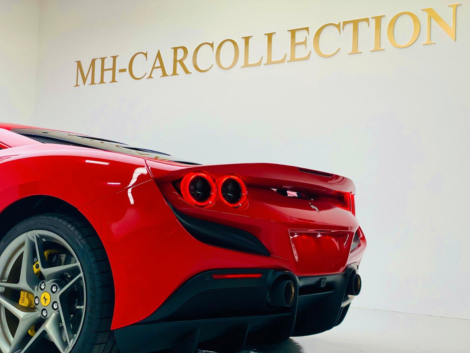 Ferrari F8 - Samsaru's Car Outlet