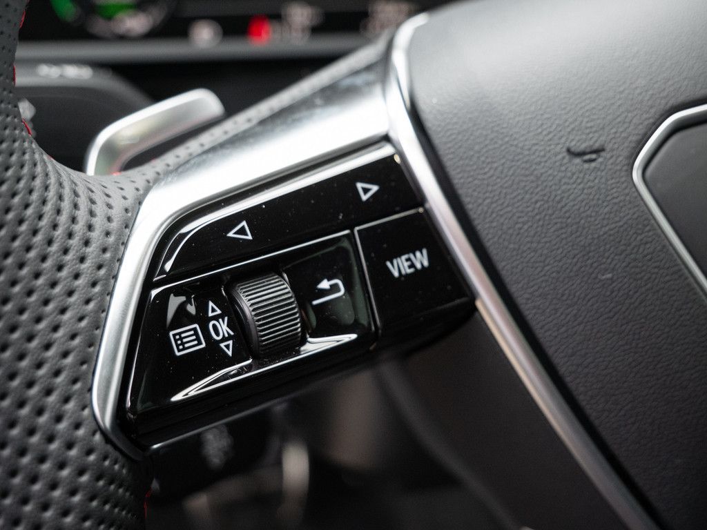 Audi Q8 S line 50 e-tron quattro - Samsaru's Car Outlet