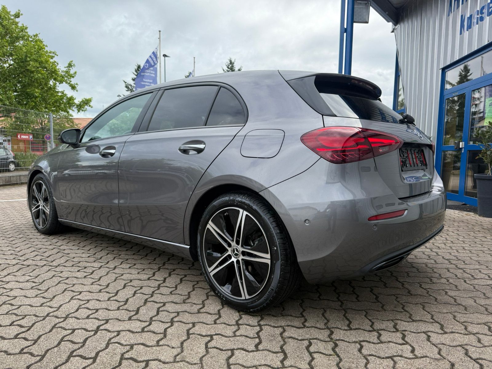 Mercedes-Benz A200 - Samsaru's Car Outlet