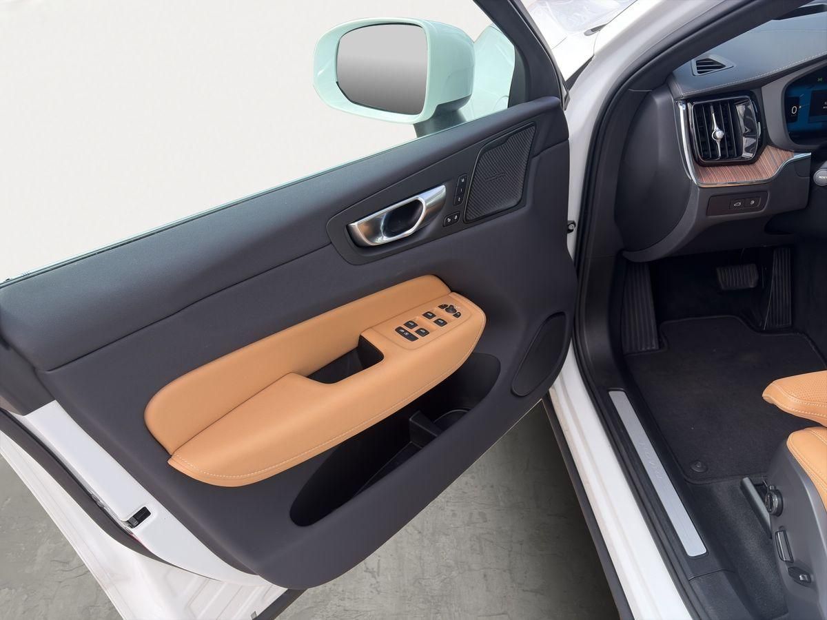 Volvo XC60 T8 AWD Ultimate Bright 360° HUD H/K Pano