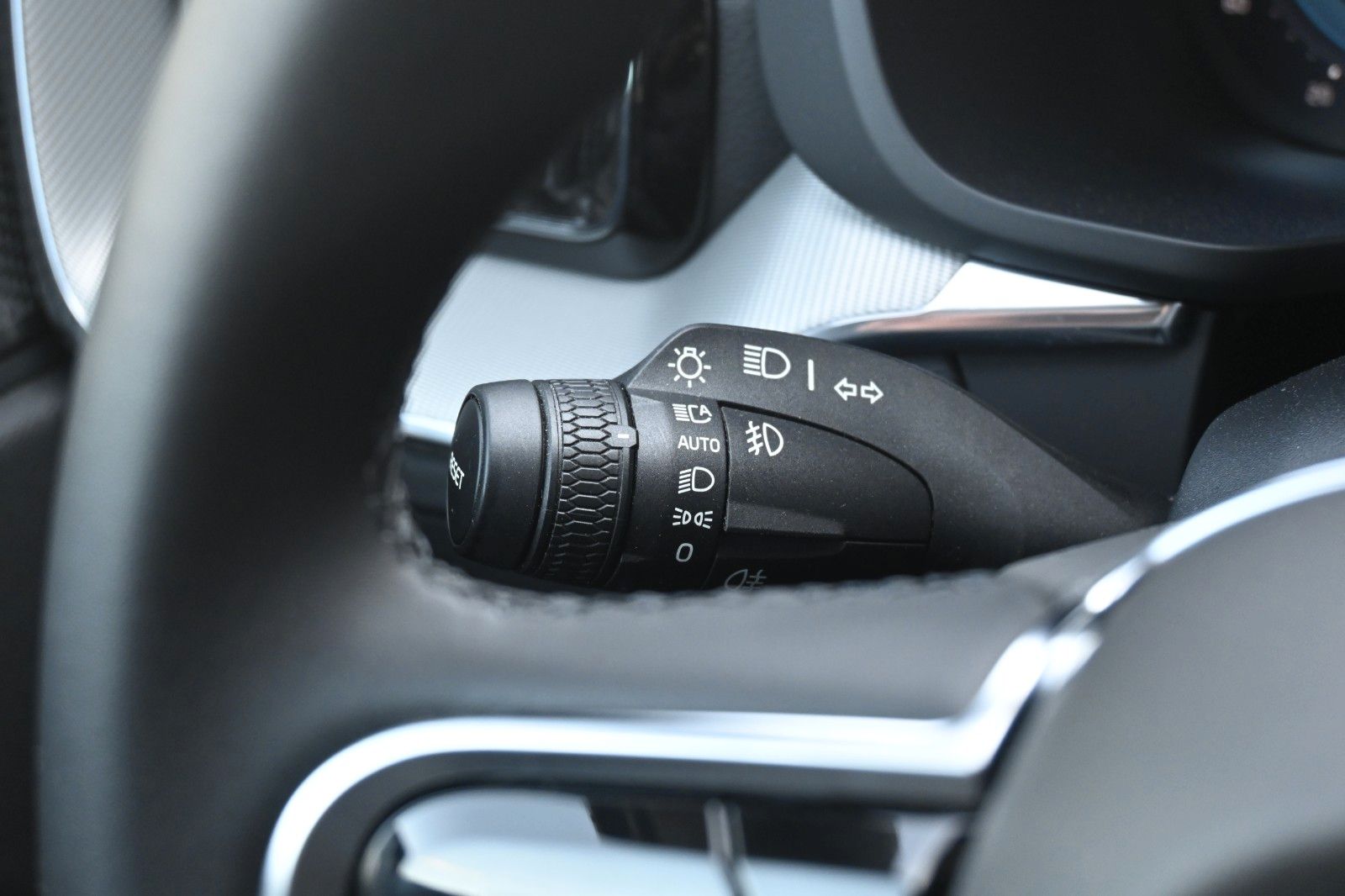 Volvo XC60 B4 AWD Ultimate - Samsaru's Car Outlet