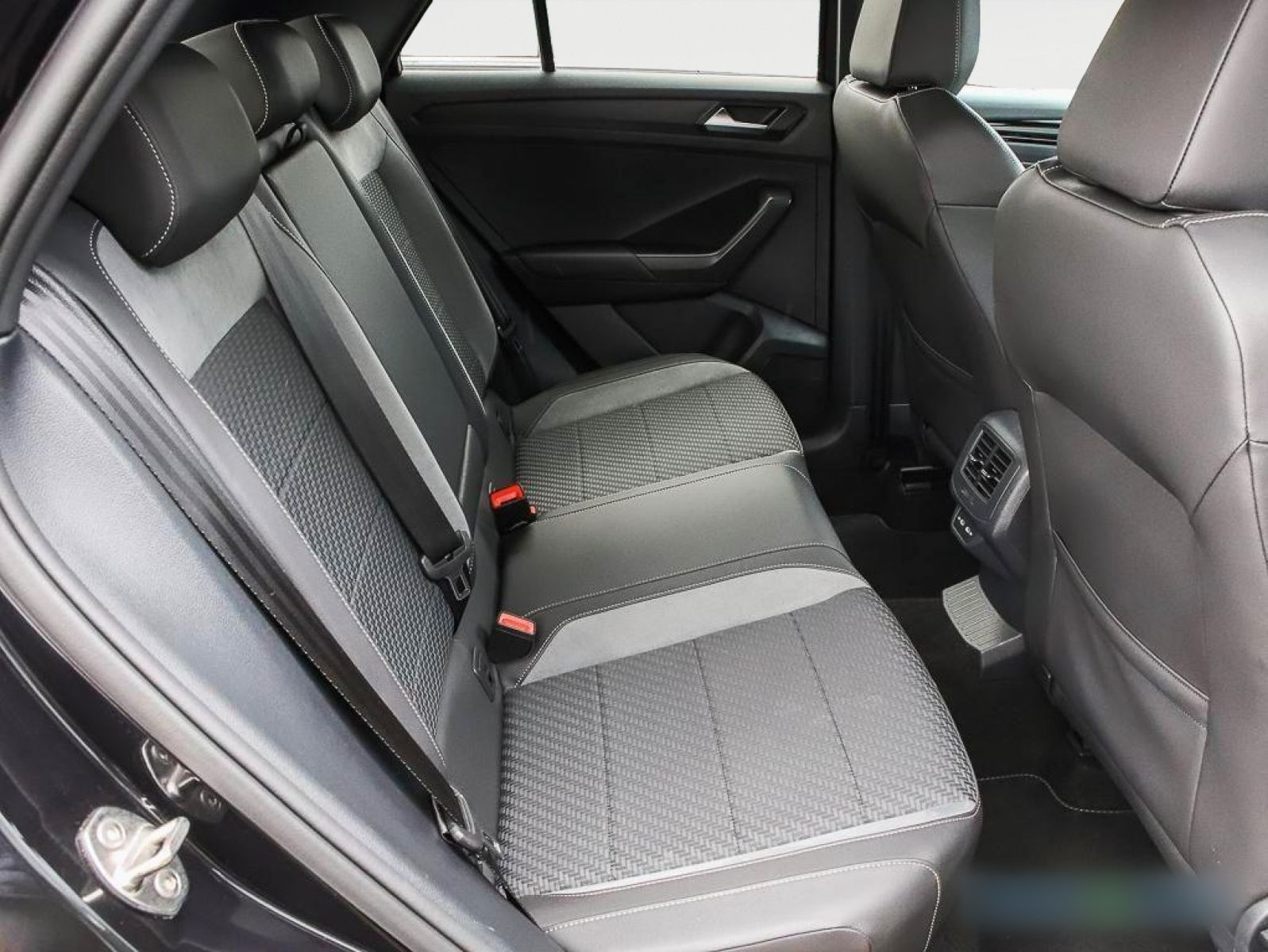 Volkswagen T-Roc R 2.0 TSI DSG - Samsaru's Car Outlet