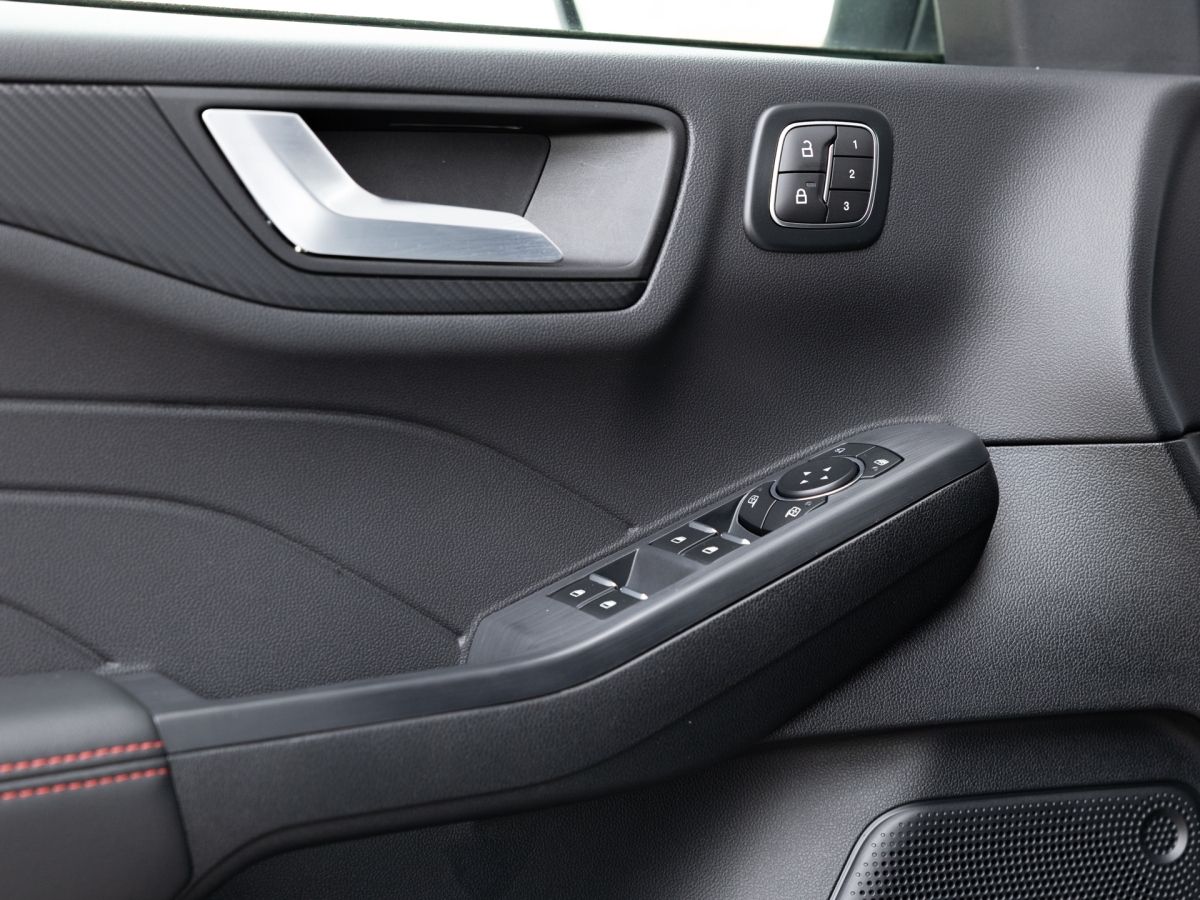Ford Kuga ST-Line X 1.5 - Samsaru's Car Outlet