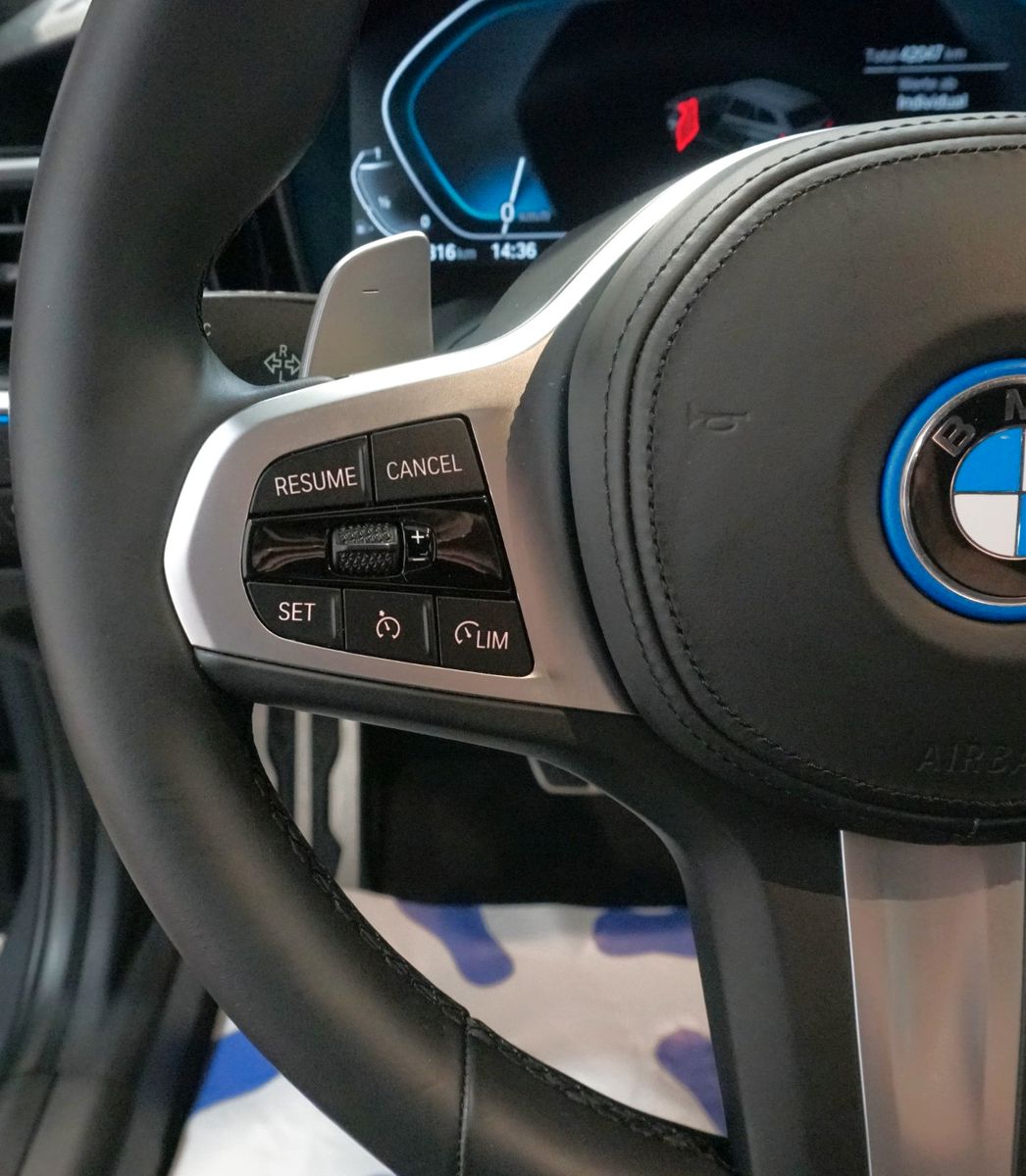BMW 330 e xDrive M Sport - Samsaru's Car Outlet