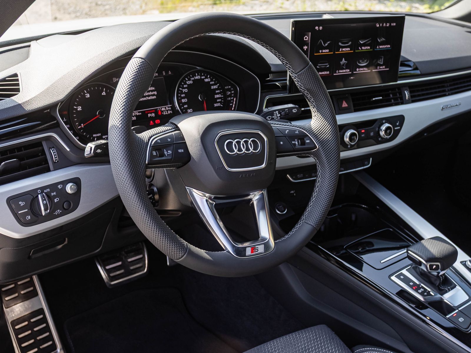 Audi A4 Avant S line 40TDI qu - Samsaru's Car Outlet