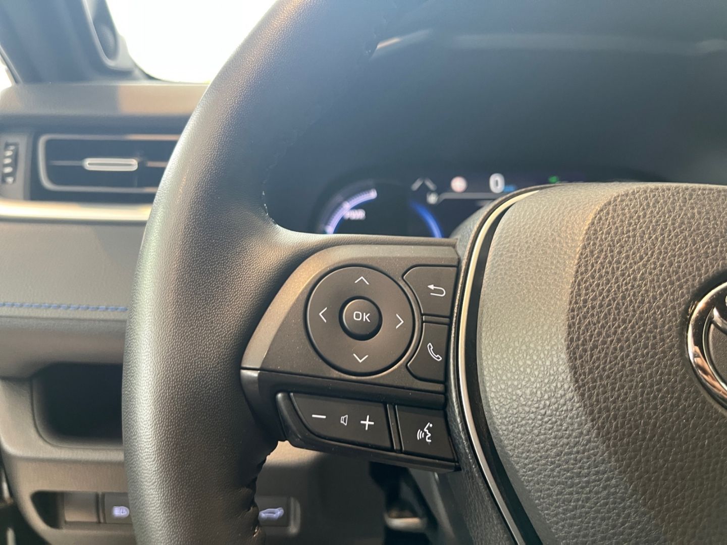 Toyota RAV 4 2.5 4x4 Hybrid Style - Samsaru's Car Outlet