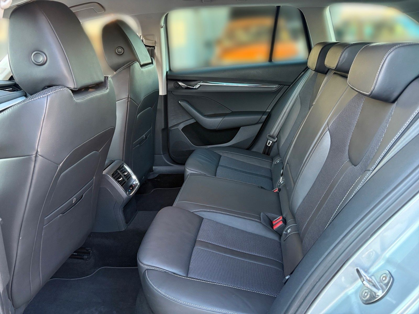 Skoda Octavia Combi 1.4 TSI iV DSG First Edition - Samsaru's Car Outlet