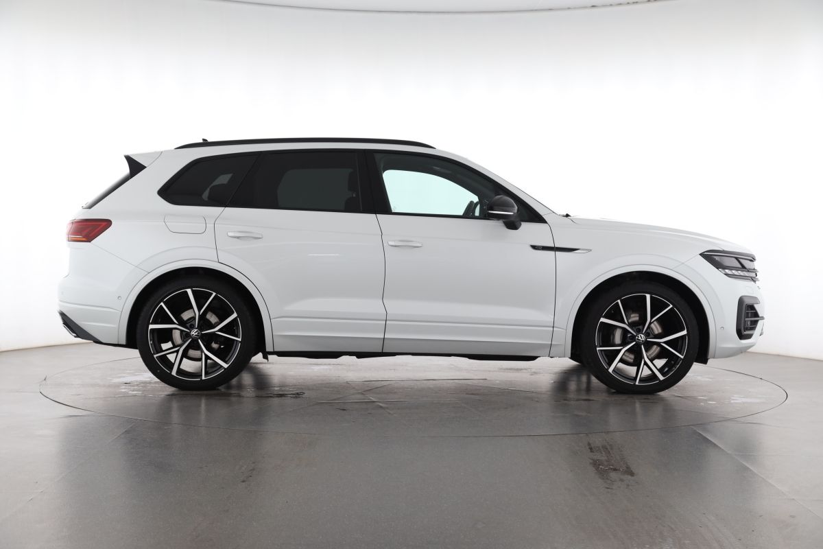 Volkswagen Touareg 3.0 TDI 4MOTION R-Line Black - Samsaru's Car Outlet