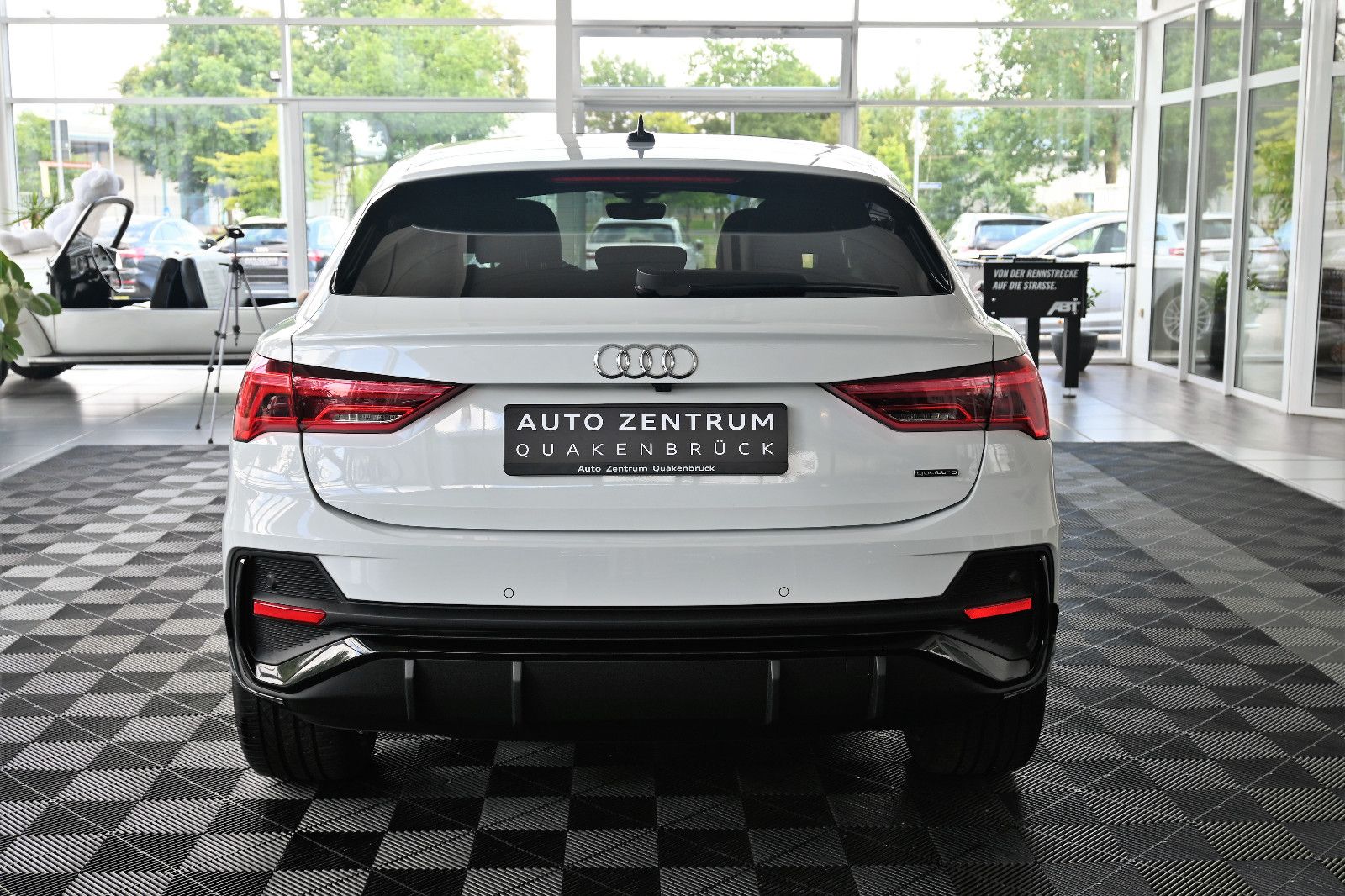 Audi Q3 SB 40 TFSI qu S-Line - Samsaru's Car Outlet