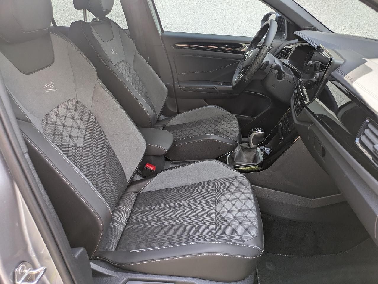 Volkswagen T-Roc 1.5 TSI R-Line DSG - Samsaru's Car Outlet