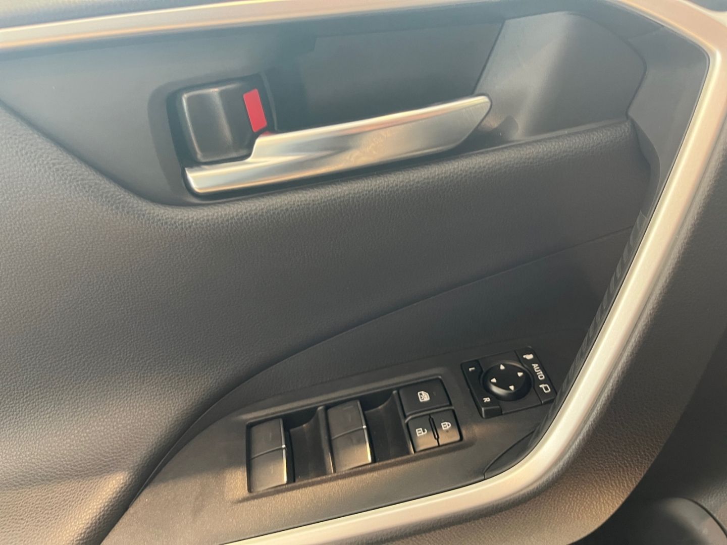 Toyota RAV 4 Plug-in-Hybrid 4x4 Technik - Samsaru's Car Outlet